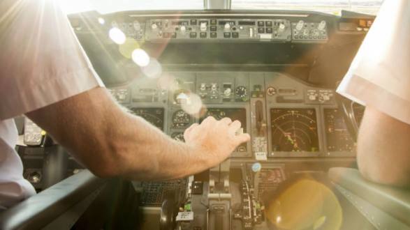 15 Behind-the-Scenes Secrets of Airline Pilots | Mental Floss