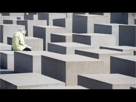 Remembering the Holocaust - YouTube
