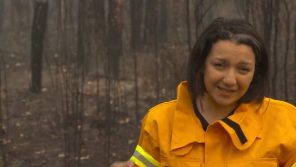Australia fires: New blazes forecast as temperatures rise - BBC News