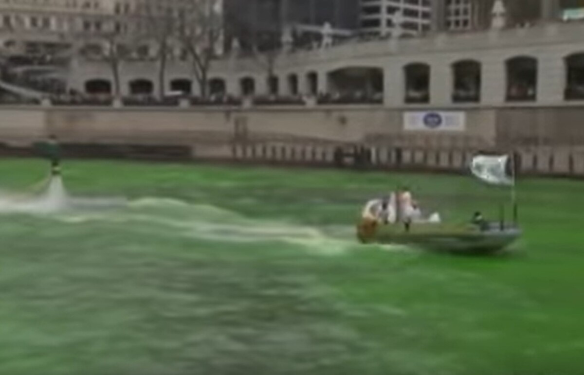 River turns green for St Patrick's Day - YouTube