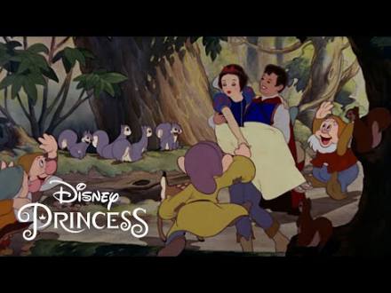ð Snow White and the Seven Dwarfs - Movies in 60 Seconds | Disney Junior UK - YouTube