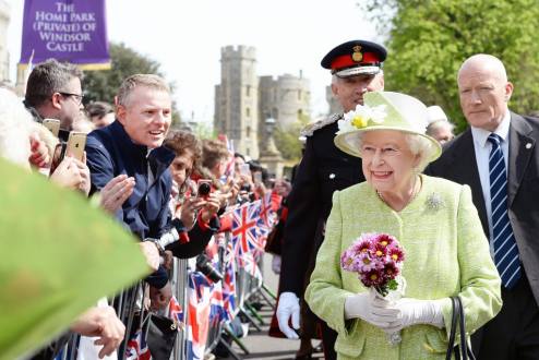 Queen Elizabeth II, Britain’s longest-reigning monarch, dies at 96 | PBS NewsHour