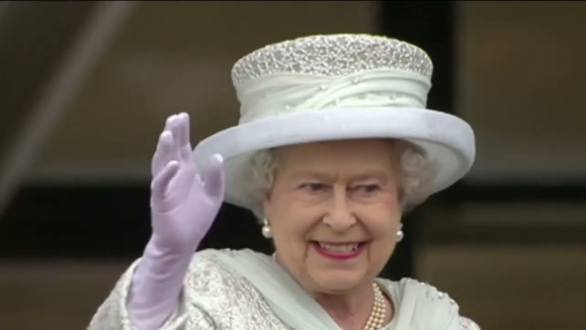 Queen Elizabeth II ESL video A1-A2. - YouTube (1:36)